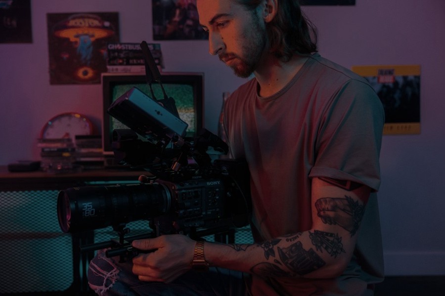 大师课程 精通电影摄影照明灯光技巧视频教程 中英文字幕 Full Time Filmmaker – Lighting Mastery with Brady Bessette 设计教程 sucaiwan.com