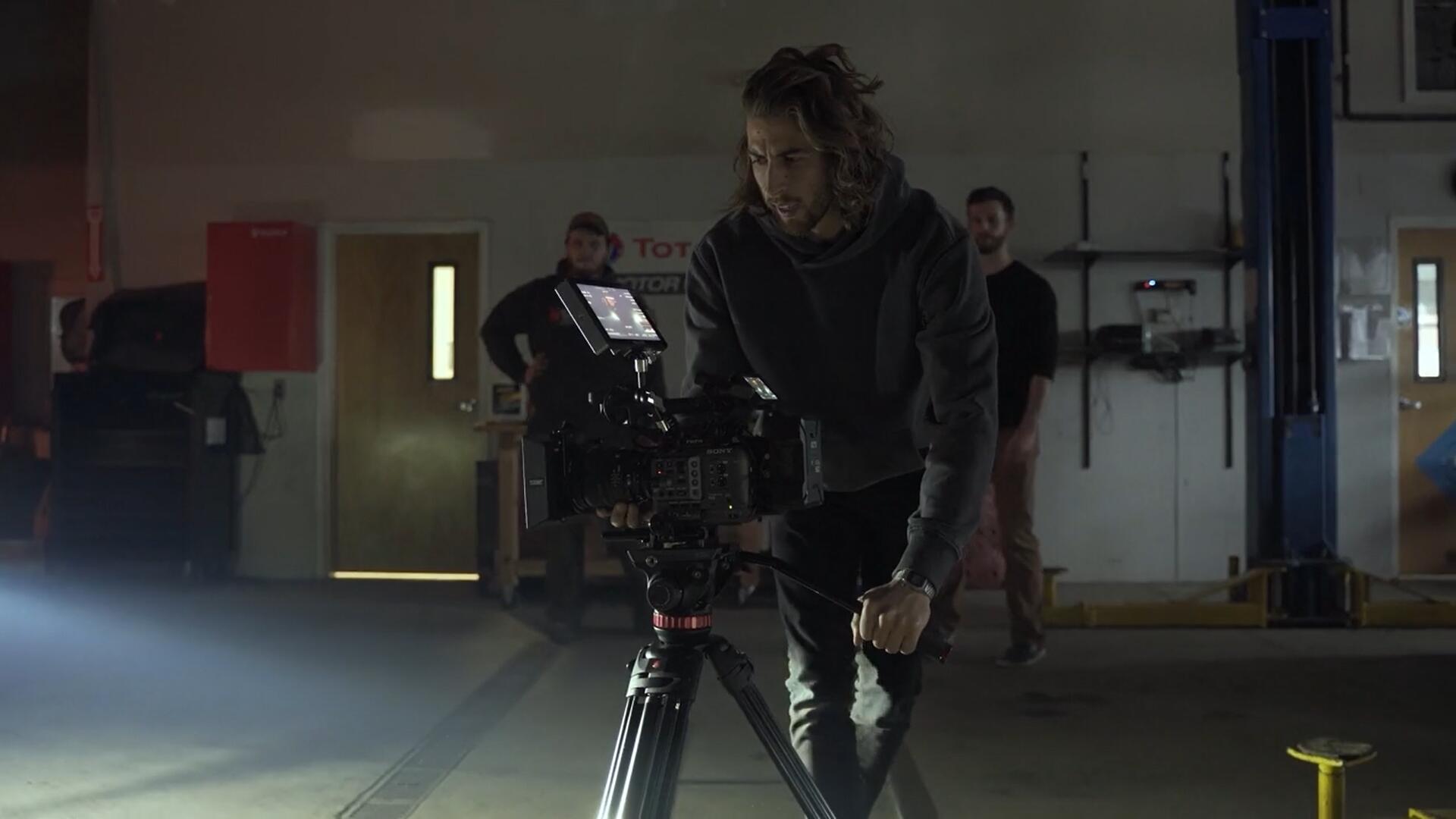 大师课程:全新室内外片场电影级短片场景灯光照明打光摄影全流程课程 Full Time Filmmaker – Lighting Mastery with Brady Bessette 设计教程 第2张-素材湾丨精选海外优质设计素材资源 大师课程:全新室内外片场电影级短片场景灯光照明打光摄影全流程课程 Full Time Filmmaker – Lighting Mastery with Brady Bessette 设计教程 sucaiwan.com