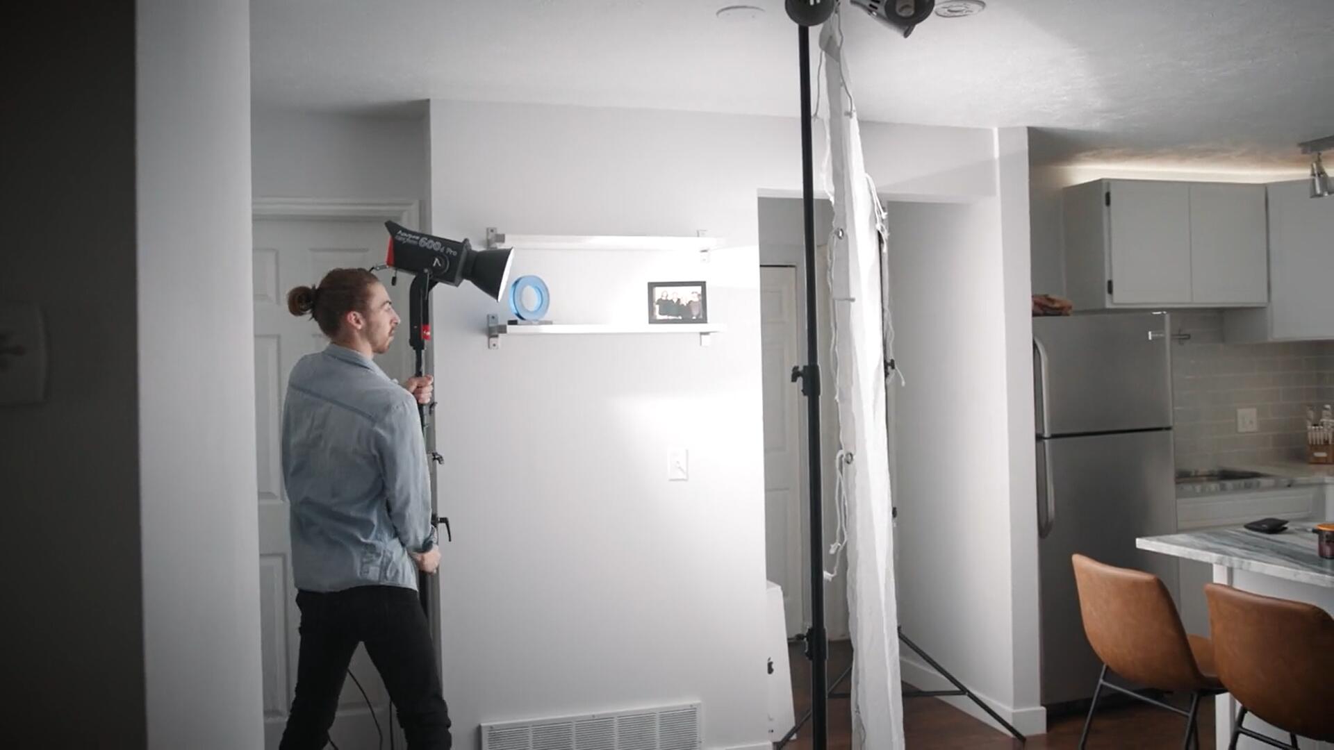 大师课程:全新室内外片场电影级短片场景灯光照明打光摄影全流程课程 Full Time Filmmaker – Lighting Mastery with Brady Bessette 设计教程 第9张-素材湾丨精选海外优质设计素材资源 大师课程:全新室内外片场电影级短片场景灯光照明打光摄影全流程课程 Full Time Filmmaker – Lighting Mastery with Brady Bessette 设计教程 sucaiwan.com