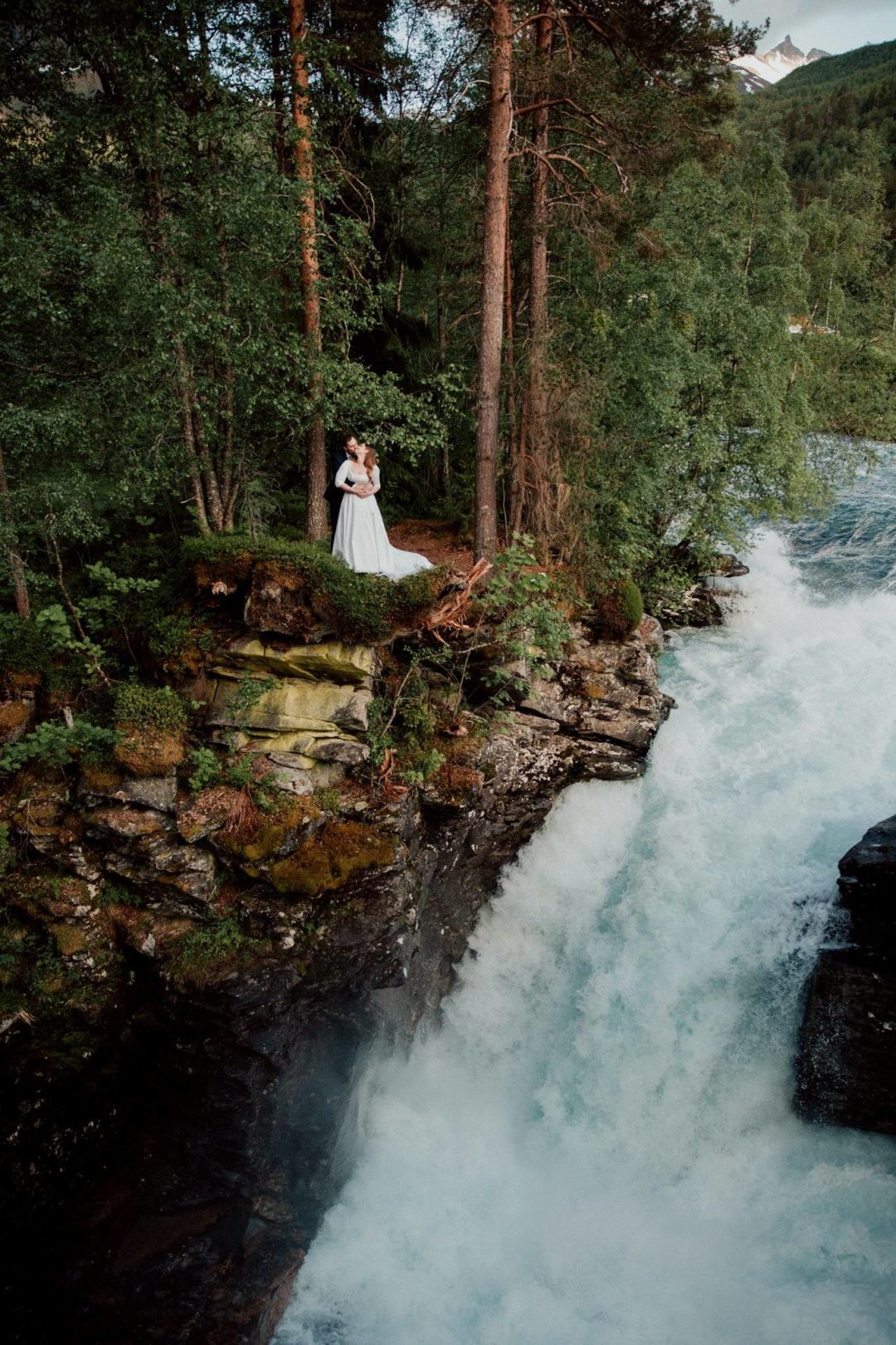 绚丽冰川色调高原雪山场景婚配旅行照片拍摄后期调色Lightroom预设 Archipelago Quest – Quest 22 Glacial 插件预设 第5张-素材湾丨精选海外优质设计素材资源 绚丽冰川色调高原雪山场景婚配旅行照片拍摄后期调色Lightroom预设 Archipelago Quest – Quest 22 Glacial 插件预设 sucaiwan.com
