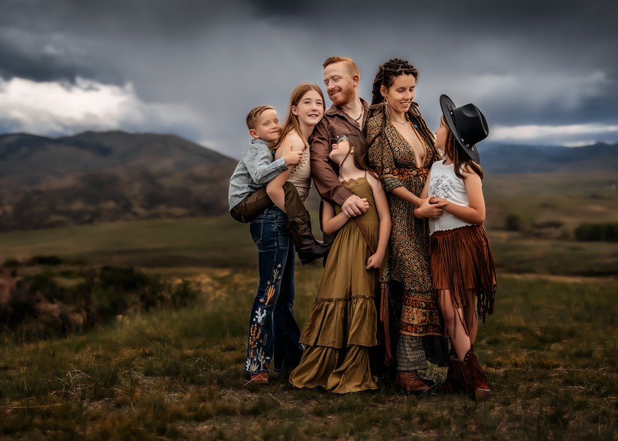 温馨柔和褐色家庭户外摄影照片调色PS动作特效滤镜设计素材 Greater Than Gatsby – Tiny Dancer 插件预设 sucaiwan.com