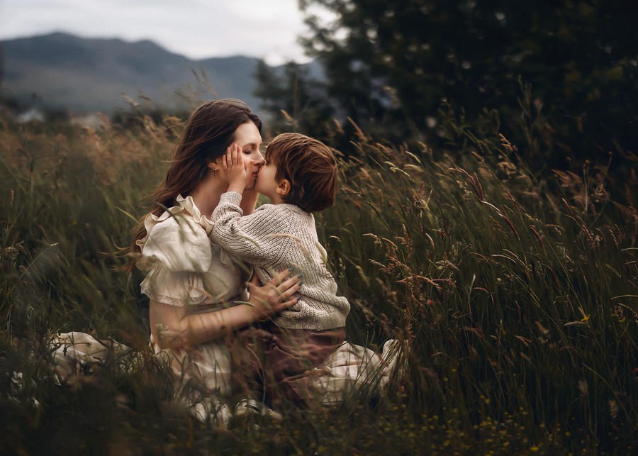 温馨柔和褐色家庭户外摄影照片调色PS动作特效滤镜设计素材 Greater Than Gatsby – Tiny Dancer 插件预设 sucaiwan.com