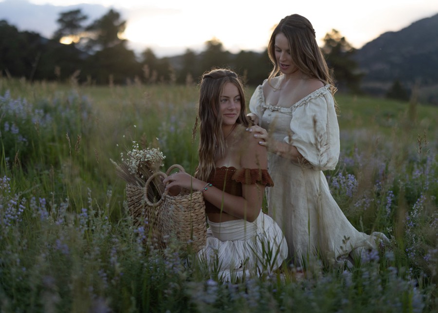 温馨柔和褐色家庭户外摄影照片调色PS动作特效滤镜设计素材 Greater Than Gatsby – Tiny Dancer 插件预设 sucaiwan.com