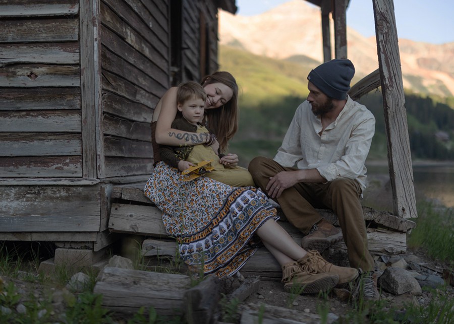 温馨柔和褐色家庭户外摄影照片调色PS动作特效滤镜设计素材 Greater Than Gatsby – Tiny Dancer 插件预设 sucaiwan.com