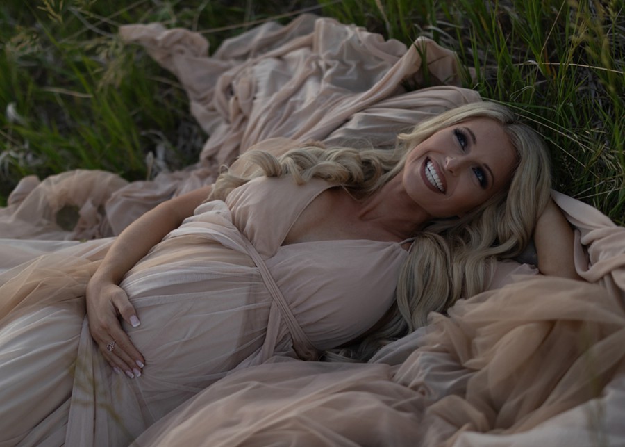 温馨柔和褐色家庭户外摄影照片调色PS动作特效滤镜设计素材 Greater Than Gatsby – Tiny Dancer 插件预设 sucaiwan.com