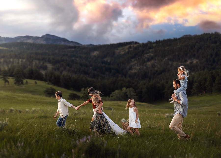 温馨柔和褐色家庭户外摄影照片调色PS动作特效滤镜设计素材 Greater Than Gatsby – Tiny Dancer 插件预设 sucaiwan.com