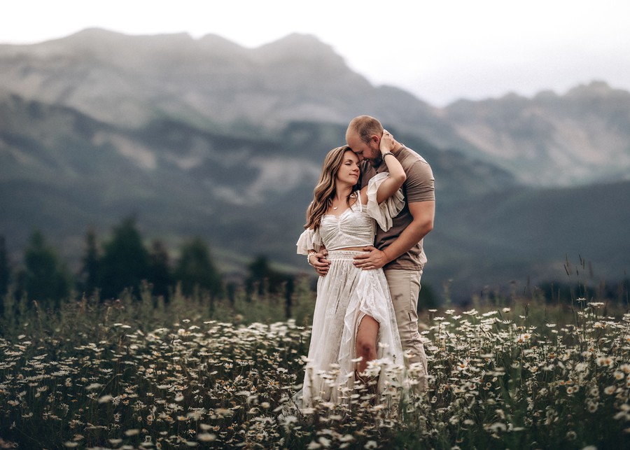 温馨柔和褐色家庭户外摄影照片调色PS动作特效滤镜设计素材 Greater Than Gatsby – Tiny Dancer 插件预设 sucaiwan.com