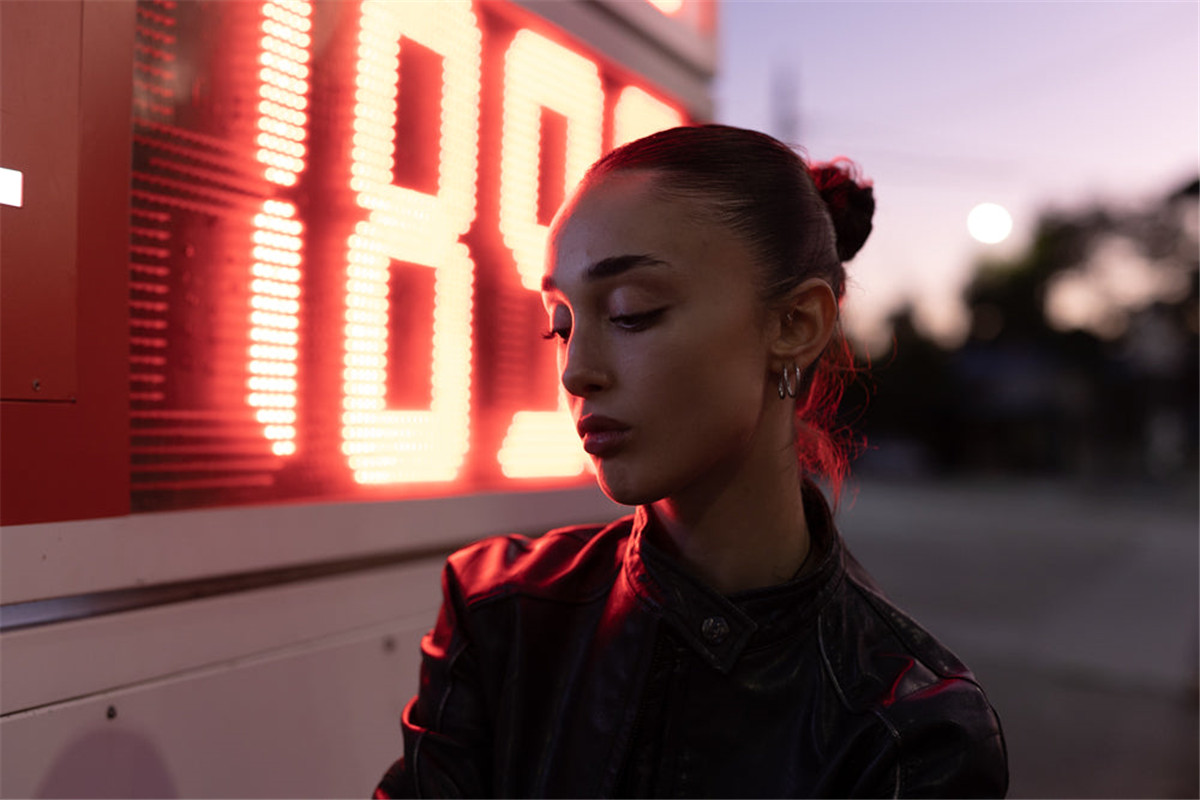 复古夜间摄影梦幻温暖胶片色调电影效果人像扫街LR调色预设包 In Your Fayes NEW | PRESET PACK 插件预设 第10张-素材湾丨精选海外优质设计素材资源 复古夜间摄影梦幻温暖胶片色调电影效果人像扫街LR调色预设包 In Your Fayes NEW | PRESET PACK 插件预设 sucaiwan.com