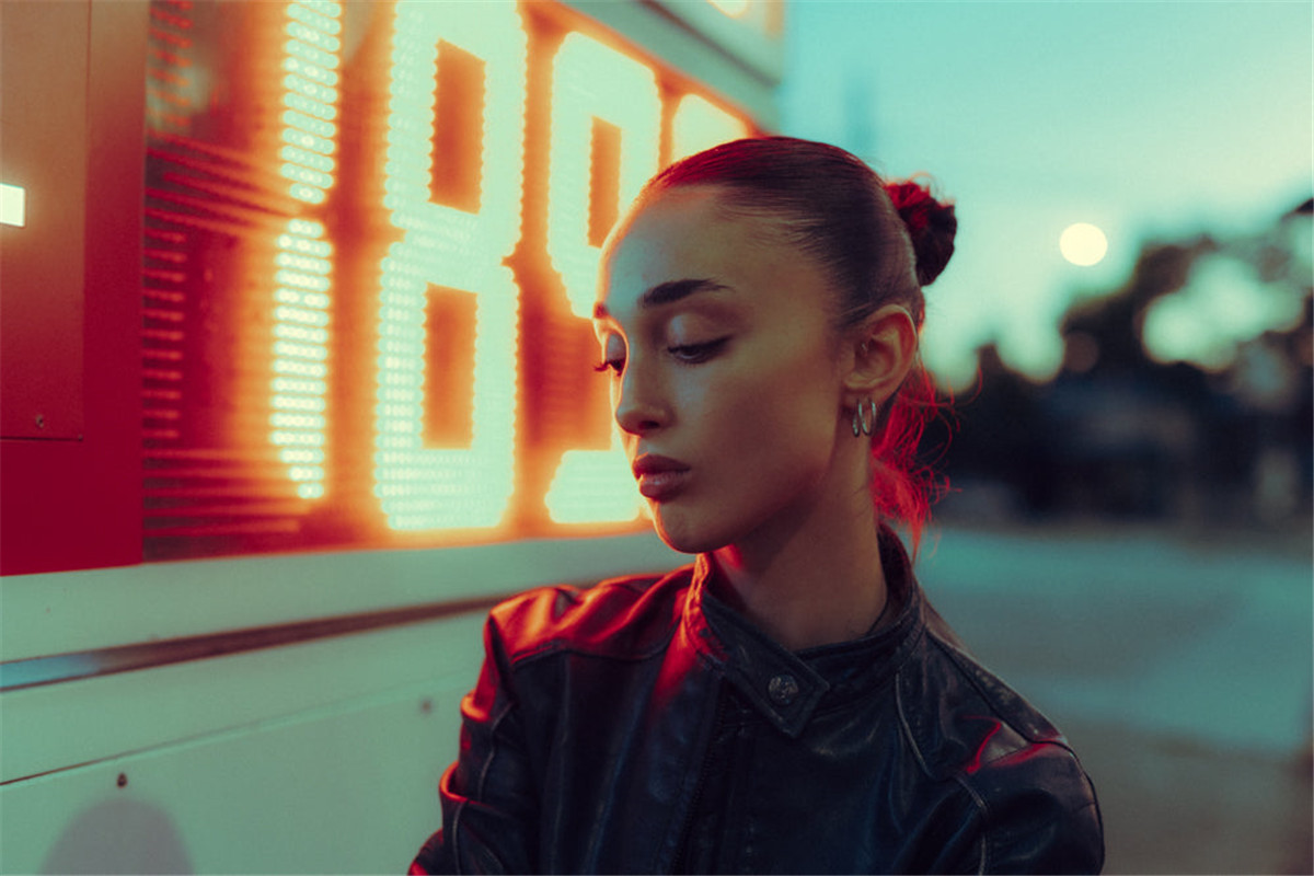 复古夜间摄影梦幻温暖胶片色调电影效果人像扫街LR调色预设包 In Your Fayes NEW | PRESET PACK 插件预设 第11张-素材湾丨精选海外优质设计素材资源 复古夜间摄影梦幻温暖胶片色调电影效果人像扫街LR调色预设包 In Your Fayes NEW | PRESET PACK 插件预设 sucaiwan.com