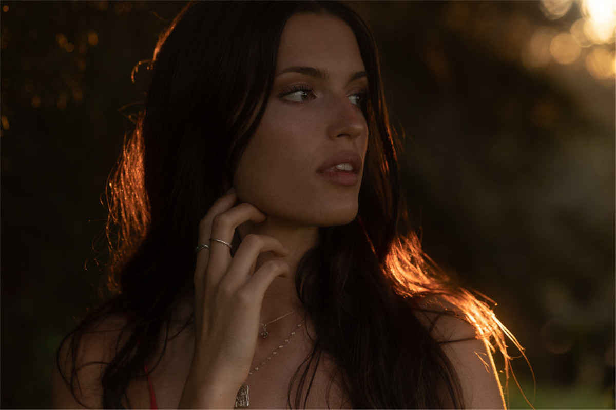 复古夜间摄影梦幻温暖胶片色调电影效果人像扫街LR调色预设包 In Your Fayes NEW | PRESET PACK 插件预设 第12张-素材湾丨精选海外优质设计素材资源 复古夜间摄影梦幻温暖胶片色调电影效果人像扫街LR调色预设包 In Your Fayes NEW | PRESET PACK 插件预设 sucaiwan.com