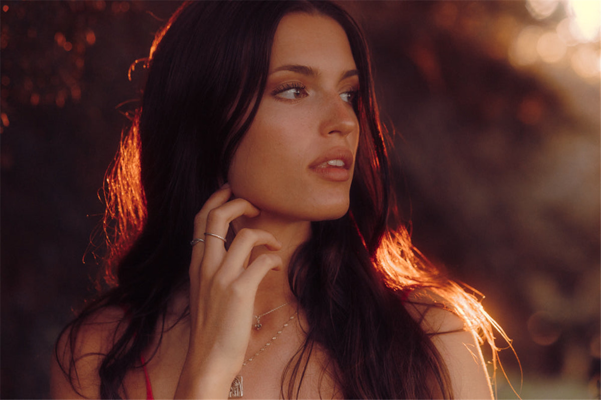 复古夜间摄影梦幻温暖胶片色调电影效果人像扫街LR调色预设包 In Your Fayes NEW | PRESET PACK 插件预设 第13张-素材湾丨精选海外优质设计素材资源 复古夜间摄影梦幻温暖胶片色调电影效果人像扫街LR调色预设包 In Your Fayes NEW | PRESET PACK 插件预设 sucaiwan.com