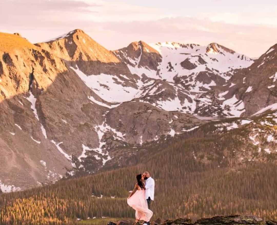 自然温暖橙色黑白色调情侣肖像摄影照片调色Lightroom预设 From The Foxes: Lightroom Presets Pk. 1 插件预设 第5张-素材湾丨精选海外优质设计素材资源 自然温暖橙色黑白色调情侣肖像摄影照片调色Lightroom预设 From The Foxes: Lightroom Presets Pk. 1 插件预设 sucaiwan.com