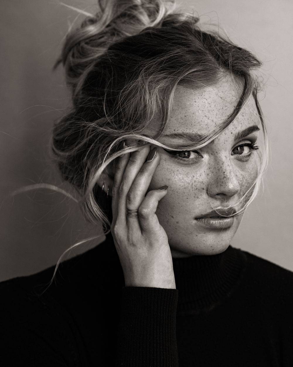 高级电影质感黑白色调肖像人物模特摄影照片调色Lightroom预设 Kai Boettcher (Kai Boet) – Noir B&W Preset Pack 插件预设 第10张-素材湾丨精选海外优质设计素材资源 高级电影质感黑白色调肖像人物模特摄影照片调色Lightroom预设 Kai Boettcher (Kai Boet) – Noir B&W Preset Pack 插件预设 sucaiwan.com