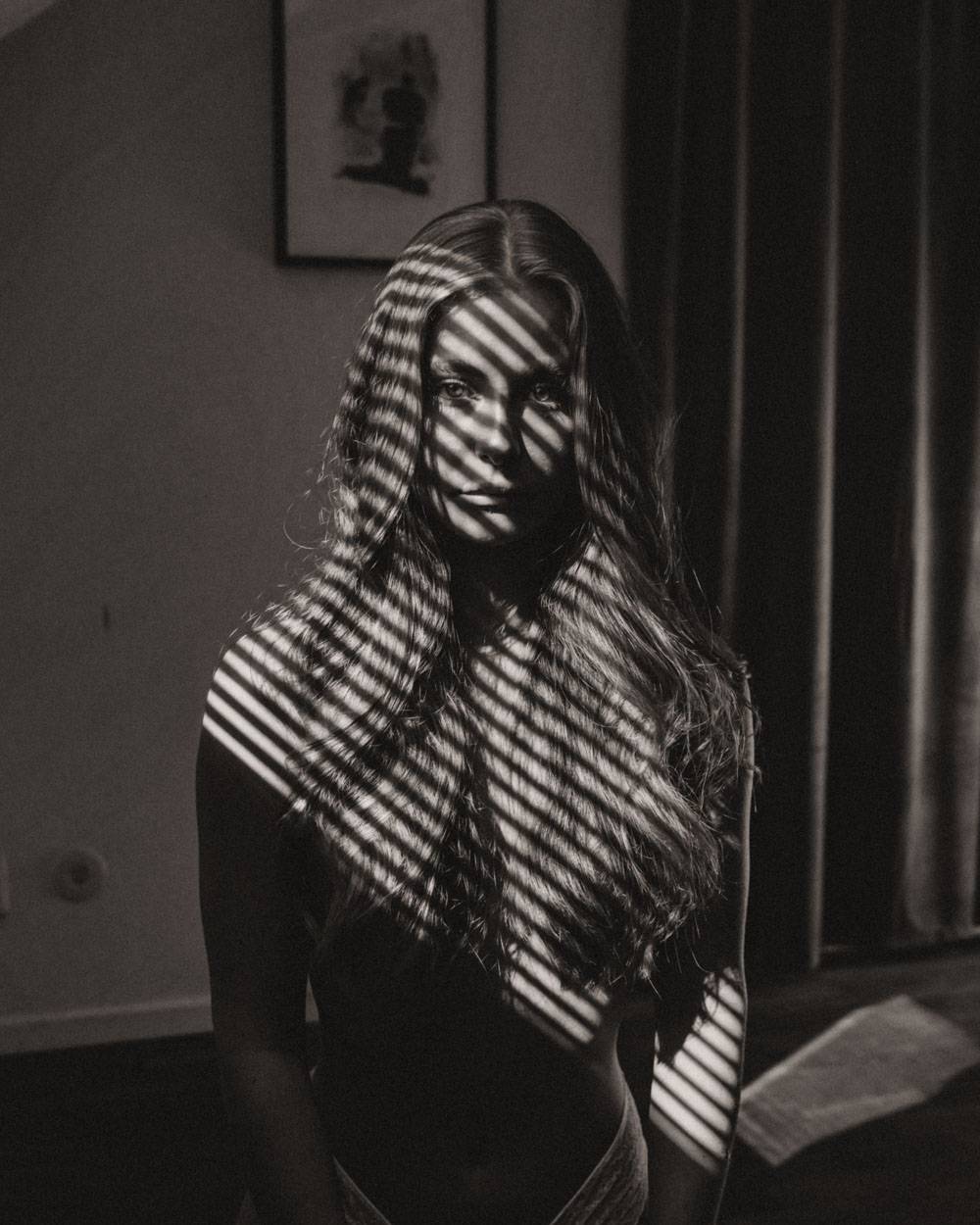 高级电影质感黑白色调肖像人物模特摄影照片调色Lightroom预设 Kai Boettcher (Kai Boet) – Noir B&W Preset Pack 插件预设 第14张-素材湾丨精选海外优质设计素材资源 高级电影质感黑白色调肖像人物模特摄影照片调色Lightroom预设 Kai Boettcher (Kai Boet) – Noir B&W Preset Pack 插件预设 sucaiwan.com