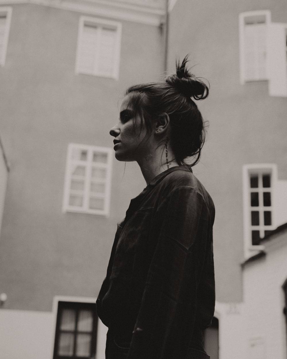 高级电影质感黑白色调肖像人物模特摄影照片调色Lightroom预设 Kai Boettcher (Kai Boet) – Noir B&W Preset Pack 插件预设 第32张-素材湾丨精选海外优质设计素材资源 高级电影质感黑白色调肖像人物模特摄影照片调色Lightroom预设 Kai Boettcher (Kai Boet) – Noir B&W Preset Pack 插件预设 sucaiwan.com