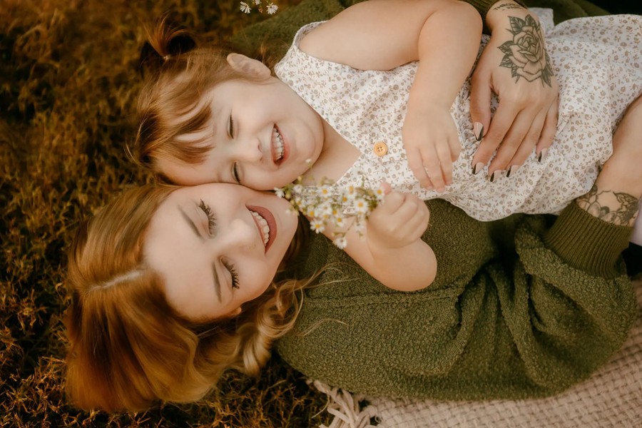 永恒温暖柔和色调婚礼家庭肖像摄影照片调色Lightroom预设 HONEY HUE PRESETS – SMAL PRESETS 插件预设 第29张-素材湾丨精选海外优质设计素材资源 永恒温暖柔和色调婚礼家庭肖像摄影照片调色Lightroom预设 HONEY HUE PRESETS – SMAL PRESETS 插件预设 sucaiwan.com