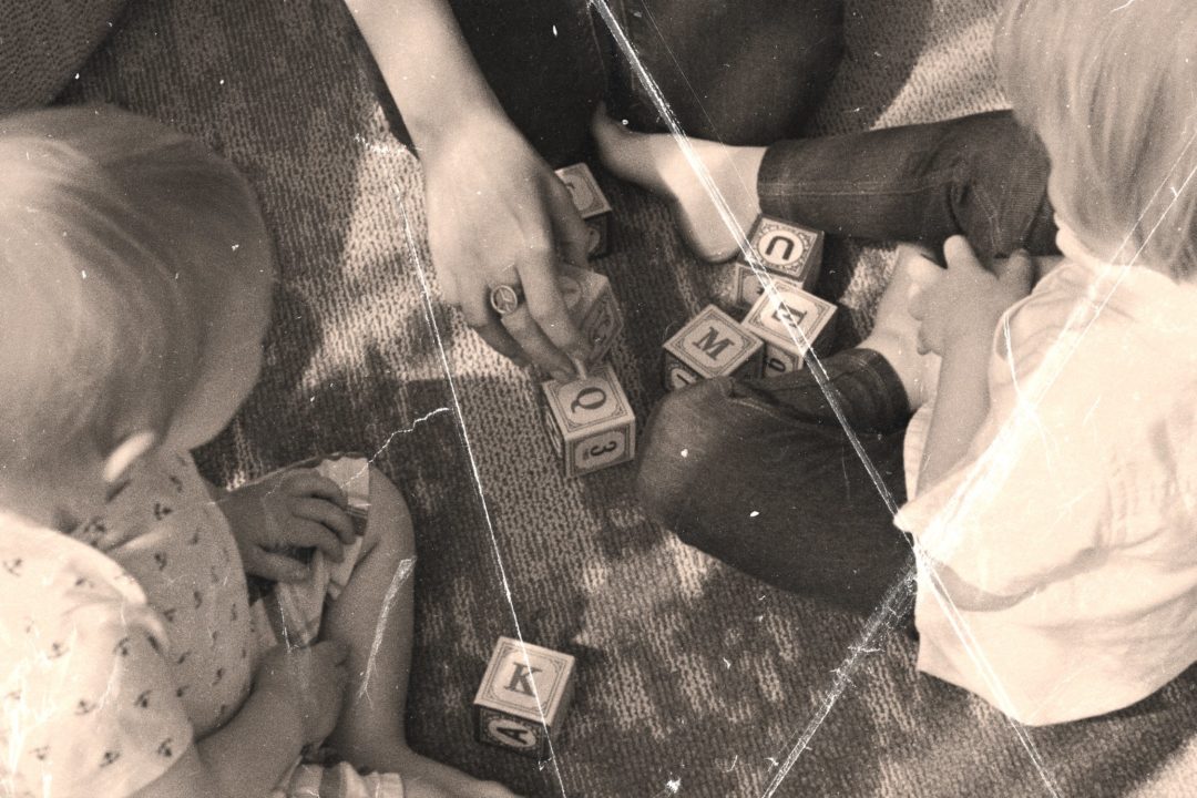 做旧划痕灰尘折痕纹理叠加人像图片修图PS特效滤镜插件样机模板 Old Folded Paper Photo Effect 插件预设 第7张-素材湾丨精选海外优质设计素材资源 做旧划痕灰尘折痕纹理叠加人像图片修图PS特效滤镜插件样机模板 Old Folded Paper Photo Effect 插件预设 sucaiwan.com