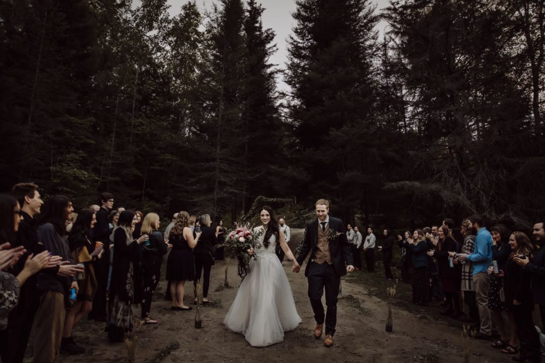 高级温暖白平衡色调户外婚礼情侣摄影照片调色Lightroom预设 Embrace Nation – Embrace Collection Vol. II 插件预设 第2张-素材湾丨精选海外优质设计素材资源 高级温暖白平衡色调户外婚礼情侣摄影照片调色Lightroom预设 Embrace Nation – Embrace Collection Vol. II 插件预设 sucaiwan.com