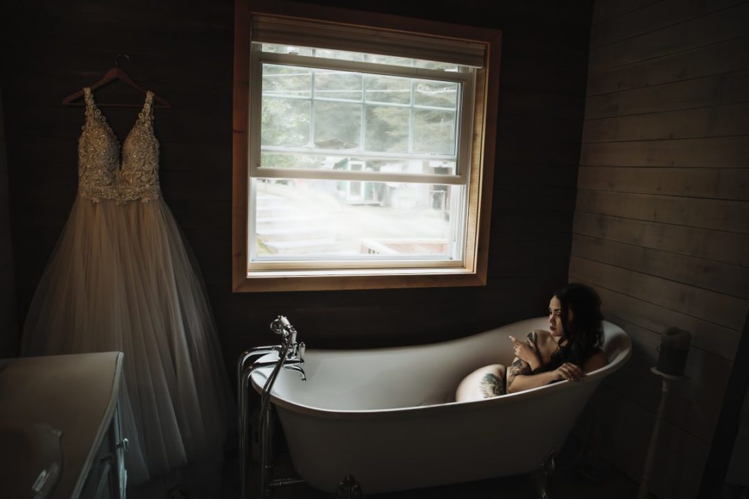 高级温暖白平衡色调户外婚礼情侣摄影照片调色Lightroom预设 Embrace Nation – Embrace Collection Vol. II 插件预设 第4张-素材湾丨精选海外优质设计素材资源 高级温暖白平衡色调户外婚礼情侣摄影照片调色Lightroom预设 Embrace Nation – Embrace Collection Vol. II 插件预设 sucaiwan.com