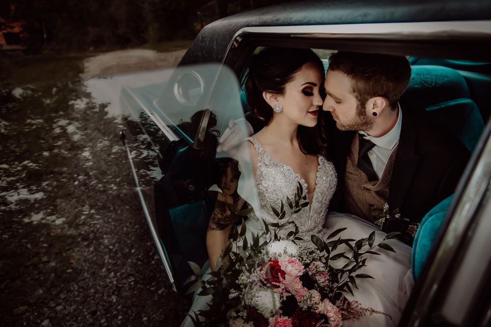 高级温暖白平衡色调户外婚礼情侣摄影照片调色Lightroom预设 Embrace Nation – Embrace Collection Vol. II 插件预设 第6张-素材湾丨精选海外优质设计素材资源 高级温暖白平衡色调户外婚礼情侣摄影照片调色Lightroom预设 Embrace Nation – Embrace Collection Vol. II 插件预设 sucaiwan.com