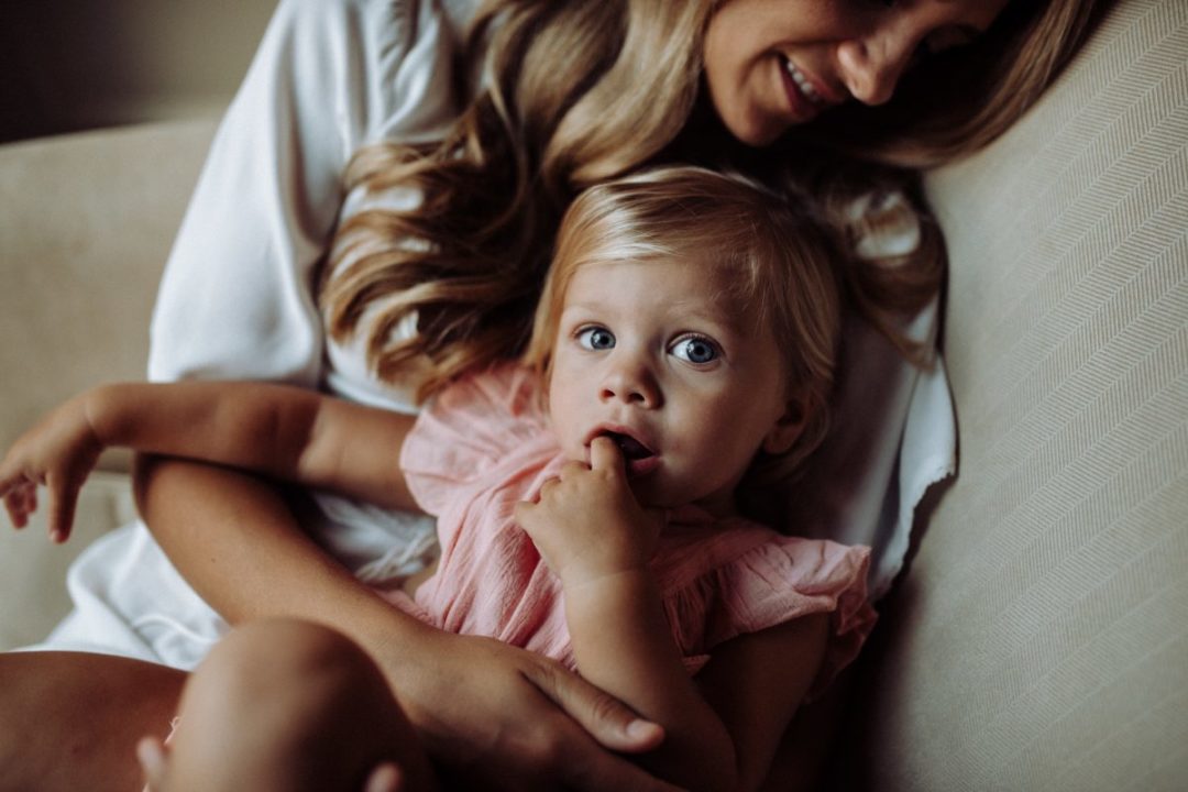 高级温暖白平衡色调户外婚礼情侣摄影照片调色Lightroom预设 Embrace Nation – Embrace Collection Vol. II 插件预设 第7张-素材湾丨精选海外优质设计素材资源 高级温暖白平衡色调户外婚礼情侣摄影照片调色Lightroom预设 Embrace Nation – Embrace Collection Vol. II 插件预设 sucaiwan.com