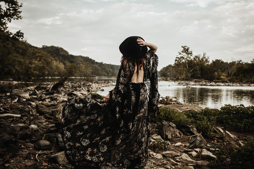 高级温暖白平衡色调户外婚礼情侣摄影照片调色Lightroom预设 Embrace Nation – Embrace Collection Vol. II 插件预设 第8张-素材湾丨精选海外优质设计素材资源 高级温暖白平衡色调户外婚礼情侣摄影照片调色Lightroom预设 Embrace Nation – Embrace Collection Vol. II 插件预设 sucaiwan.com