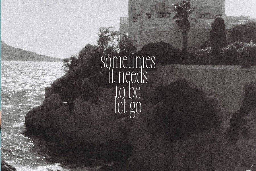 英文字体:极简主义传统优雅自然有机海报排版常规/斜体标题衬线字体 Carefree | A Crisp 16-Font Serif(10624 设计素材 第5张-素材湾丨精选海外优质设计素材资源 英文字体:极简主义传统优雅自然有机海报排版常规/斜体标题衬线字体 Carefree | A Crisp 16-Font Serif(10624 设计素材 sucaiwan.com