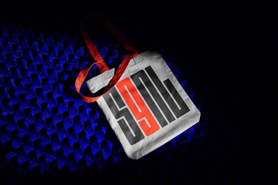 4款暗黑风格霓虹效果手提袋帆布袋设计效果图PS贴图样机模板素材 Tote Bag Mockups / SGNL Series 样机素材 第5张-素材湾丨精选海外优质设计素材资源 4款暗黑风格霓虹效果手提袋帆布袋设计效果图PS贴图样机模板素材 Tote Bag Mockups / SGNL Series 样机素材 sucaiwan.com