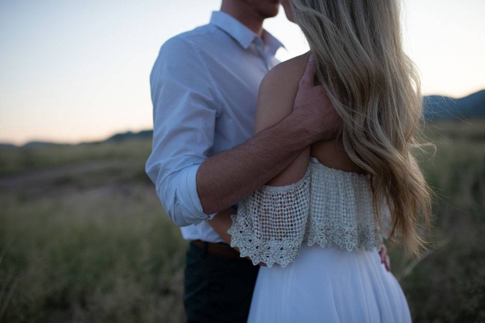 柔和棕色调电影美学婚礼人像肖像摄影照片调色Lightroom预设 Embrace Nation – The Willow Collection for Lightroom 插件预设 sucaiwan.com