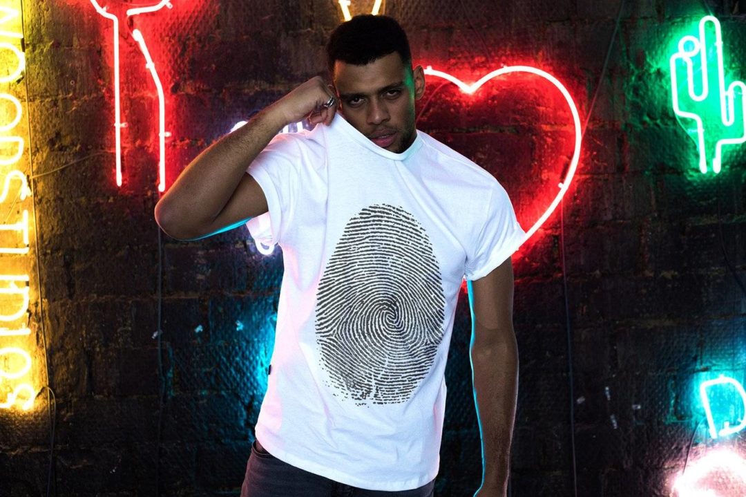 17款霓虹灯背景男士半袖T恤衫服装印花图案设计展示效果图PS贴图样机模板 T-Shirt Mock-Up 2018 #30 样机素材 sucaiwan.com