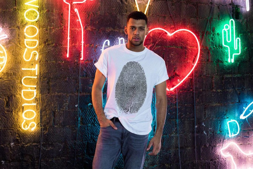 17款霓虹灯背景男士半袖T恤衫服装印花图案设计展示效果图PS贴图样机模板 T-Shirt Mock-Up 2018 #30 样机素材 sucaiwan.com