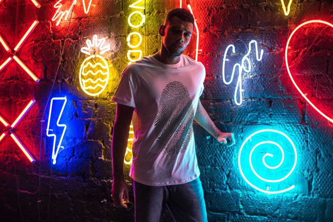 17款霓虹灯背景男士半袖T恤衫服装印花图案设计展示效果图PS贴图样机模板 T-Shirt Mock-Up 2018 #30 样机素材 sucaiwan.com