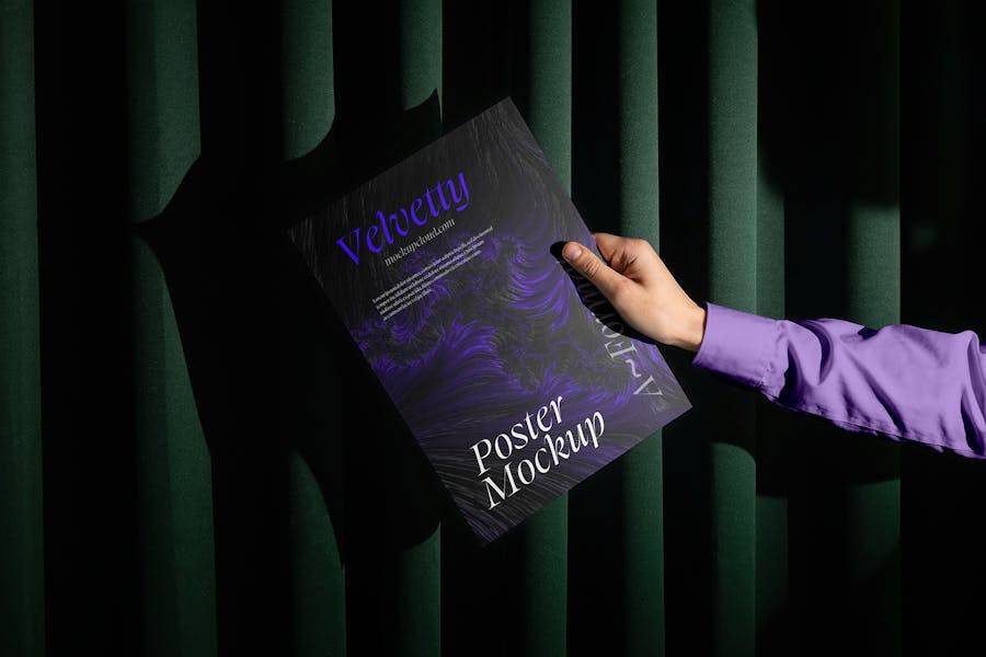 5款暗黑风格宣传单页海报招贴设计展示效果图PS智能贴图样机模板素材 Poster Mockups / Velvetty Series 样机素材 sucaiwan.com