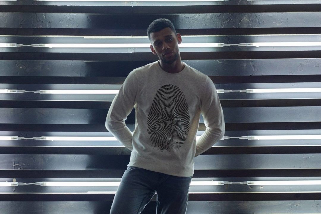 20款霓虹灯背景男士圆领长袖运动衫卫衣T恤印花图案设计展示效果图Ps贴图样机模板 Sweatshirt Mock-Up 2018 #33 样机素材 sucaiwan.com