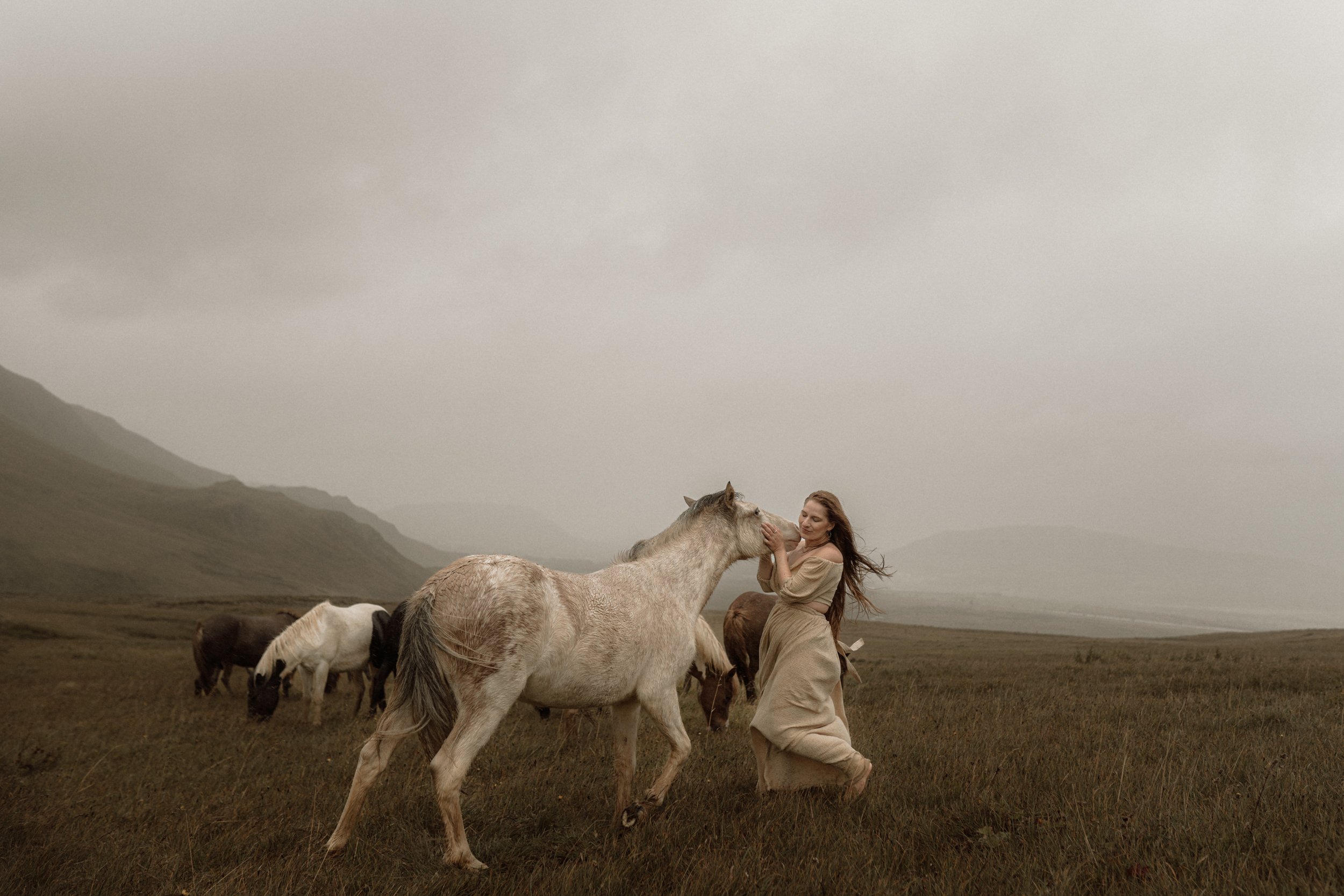 光与灰烬枫叶季暗调氛围电影感婚礼人文旅拍LR调色预设 Archipelago Presets Light & Ember 插件预设 第3张-素材湾丨精选海外优质设计素材资源 光与灰烬枫叶季暗调氛围电影感婚礼人文旅拍LR调色预设 Archipelago Presets Light & Ember 插件预设 sucaiwan.com