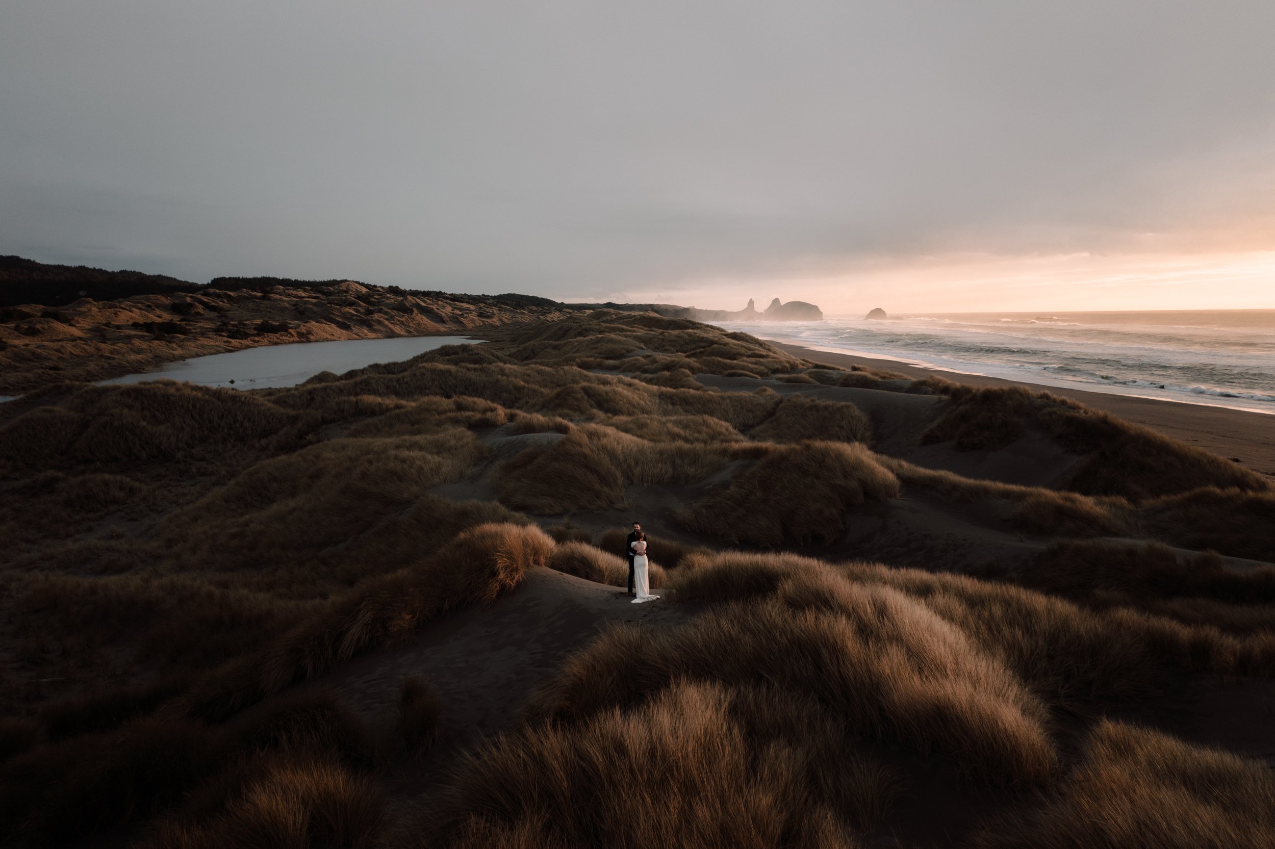 光与灰烬枫叶季暗调氛围电影感婚礼人文旅拍LR调色预设 Archipelago Presets Light & Ember 插件预设 第5张-素材湾丨精选海外优质设计素材资源 光与灰烬枫叶季暗调氛围电影感婚礼人文旅拍LR调色预设 Archipelago Presets Light & Ember 插件预设 sucaiwan.com