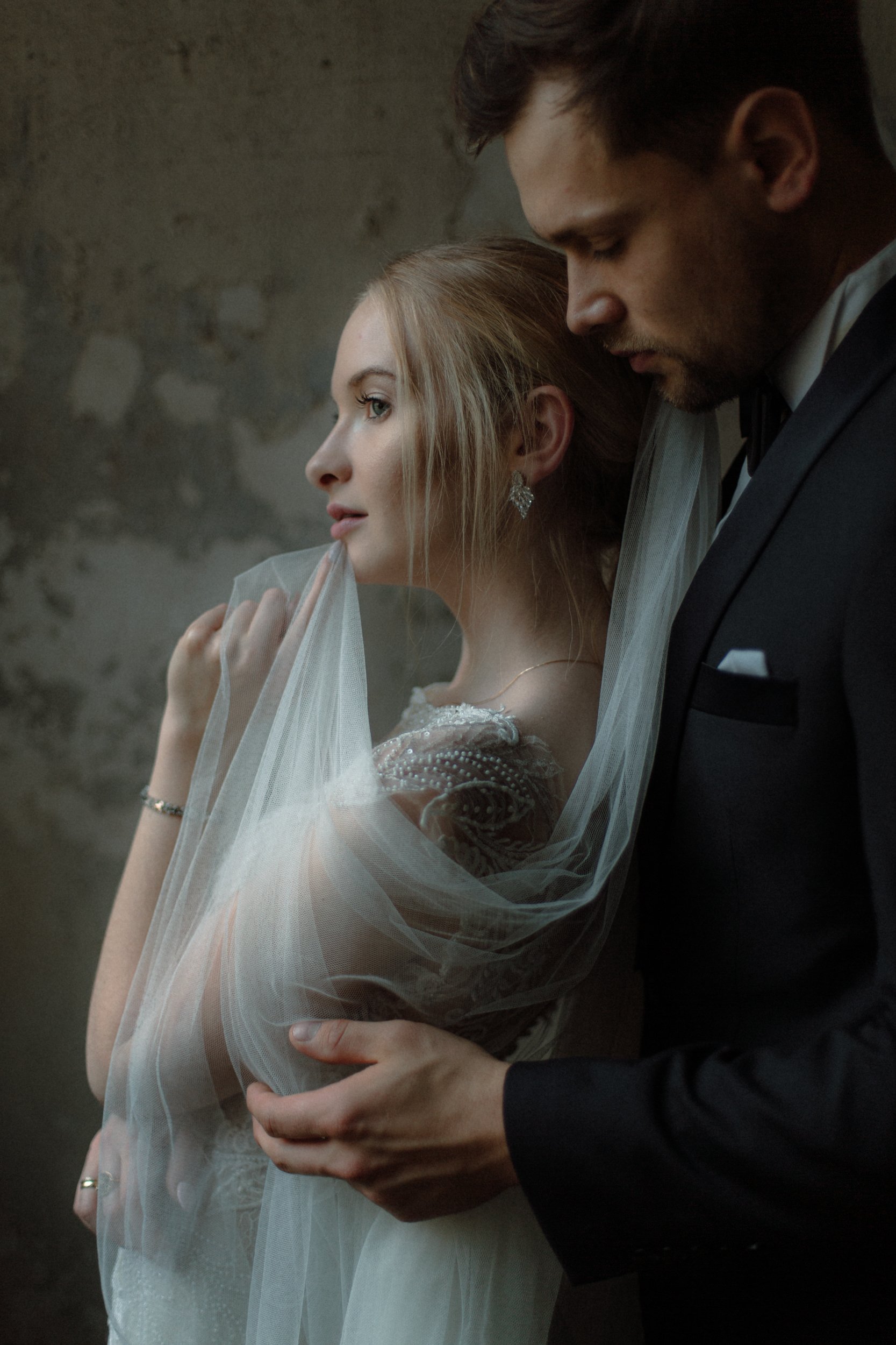 光与灰烬枫叶季暗调氛围电影感婚礼人文旅拍LR调色预设 Archipelago Presets Light & Ember 插件预设 第12张-素材湾丨精选海外优质设计素材资源 光与灰烬枫叶季暗调氛围电影感婚礼人文旅拍LR调色预设 Archipelago Presets Light & Ember 插件预设 sucaiwan.com