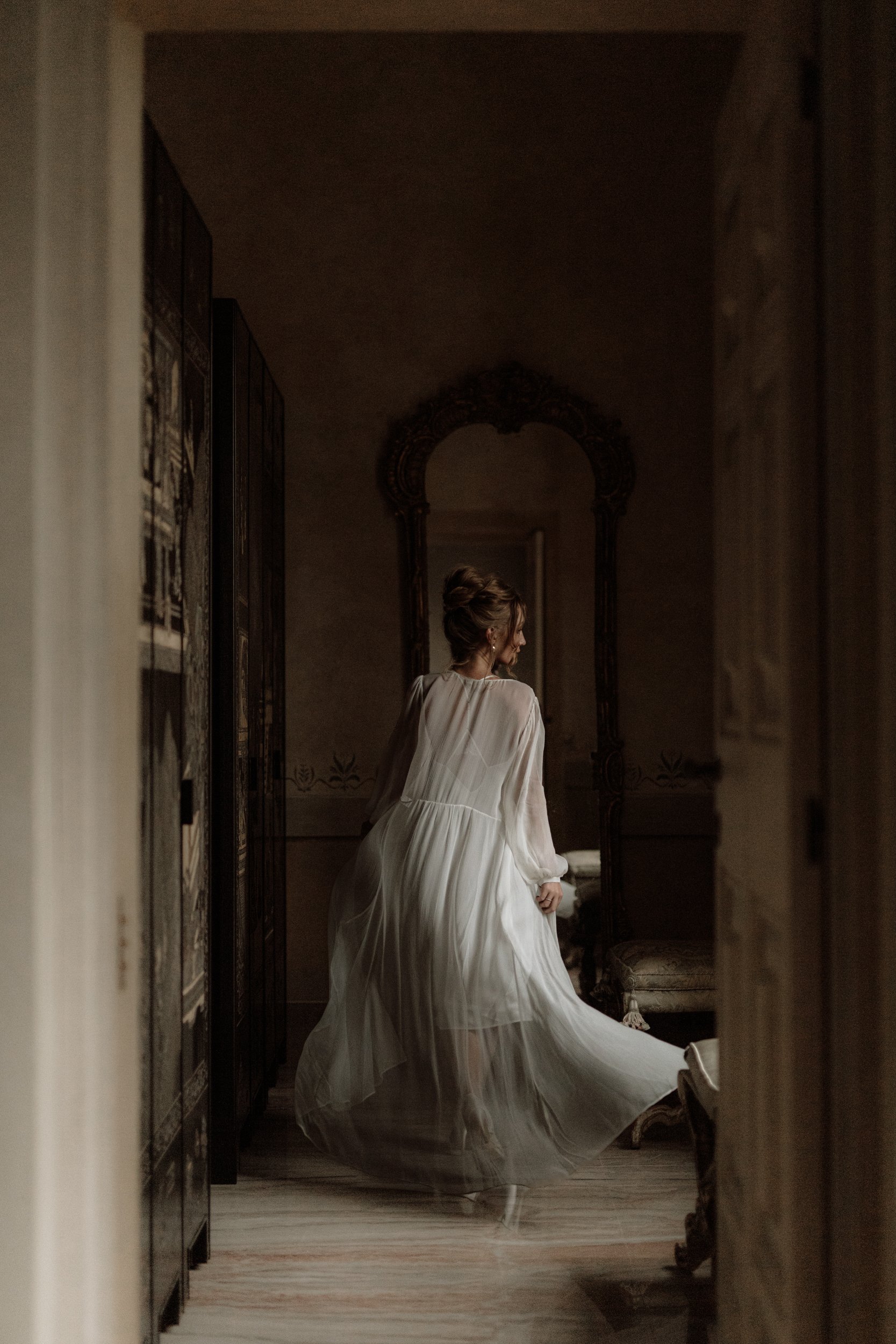 光与灰烬枫叶季暗调氛围电影感婚礼人文旅拍LR调色预设 Archipelago Presets Light & Ember 插件预设 第13张-素材湾丨精选海外优质设计素材资源 光与灰烬枫叶季暗调氛围电影感婚礼人文旅拍LR调色预设 Archipelago Presets Light & Ember 插件预设 sucaiwan.com