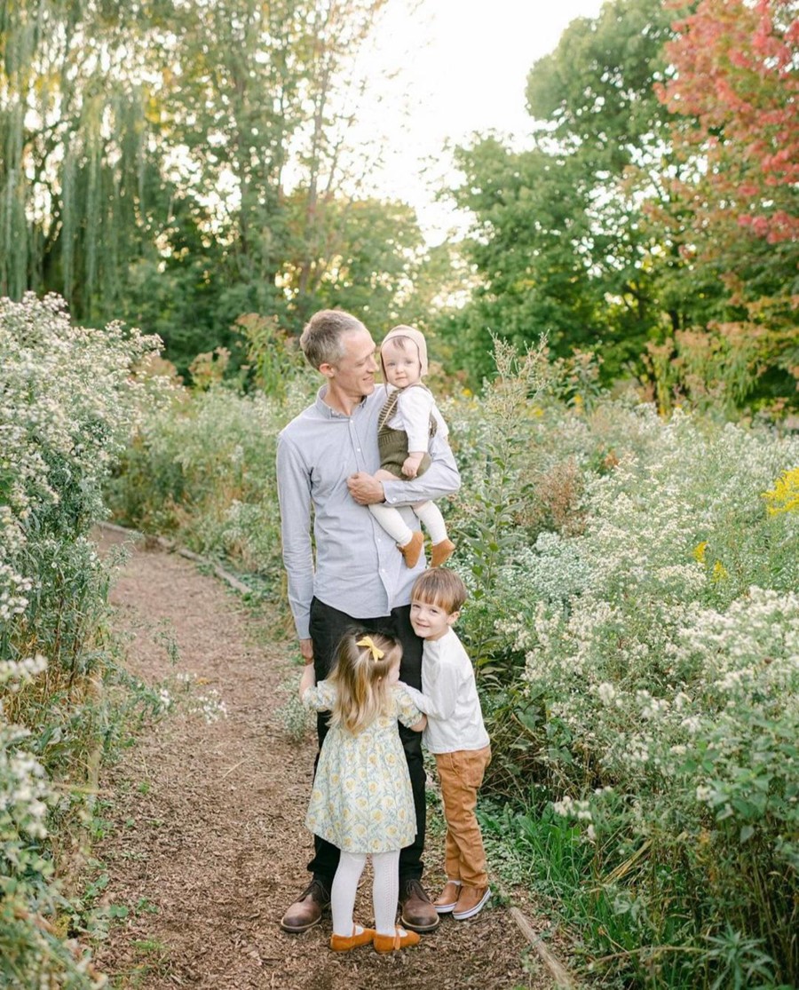 怀旧永恒电影美感柯达胶片模拟柔和温暖色调摄影肖像调色Lightroom预设 REFINED – Kodak Gold 插件预设 sucaiwan.com