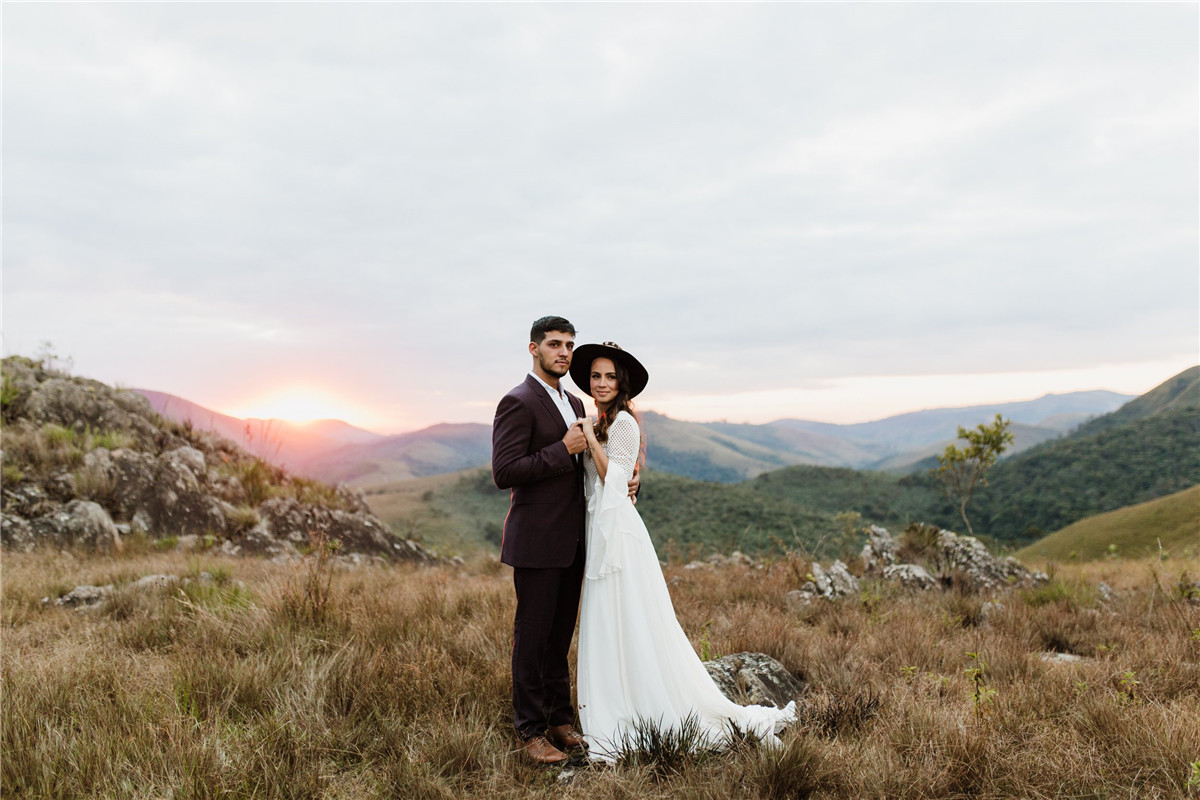 纯白永恒温暖胶片电影颗粒婚礼人像摄影LR调色预设 Archipelago - Light & Truth Presets 插件预设 第11张-素材湾丨精选海外优质设计素材资源 纯白永恒温暖胶片电影颗粒婚礼人像摄影LR调色预设 Archipelago - Light & Truth Presets 插件预设 sucaiwan.com