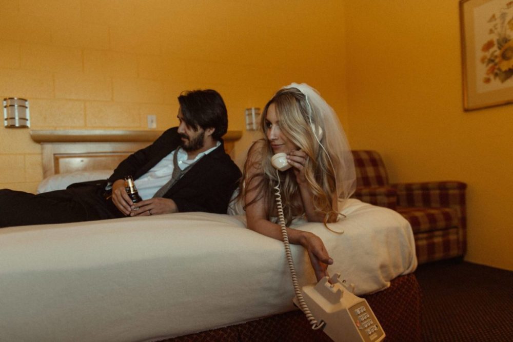 怀旧复古浪漫日落柔和橙色/绿色/粉红色色调婚礼旅行摄影照片调色Lr预设包 G-Presets – From the Daisies 插件预设 第11张-素材湾丨精选海外优质设计素材资源 怀旧复古浪漫日落柔和橙色/绿色/粉红色色调婚礼旅行摄影照片调色Lr预设包 G-Presets – From the Daisies 插件预设 sucaiwan.com