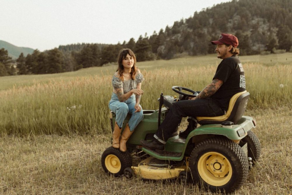 怀旧复古浪漫日落柔和橙色/绿色/粉红色色调婚礼旅行摄影照片调色Lr预设包 G-Presets – From the Daisies 插件预设 第22张-素材湾丨精选海外优质设计素材资源 怀旧复古浪漫日落柔和橙色/绿色/粉红色色调婚礼旅行摄影照片调色Lr预设包 G-Presets – From the Daisies 插件预设 sucaiwan.com