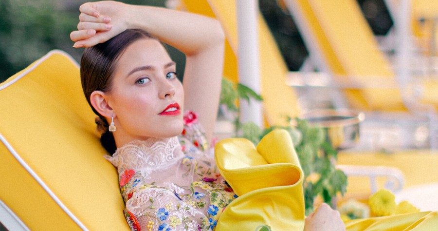 Portra 400为基础创建电影鲜艳的色彩婚礼Lightroom预设 插件预设 第1张-素材湾丨精选海外优质设计素材资源 Portra 400为基础创建电影鲜艳的色彩婚礼Lightroom预设 插件预设 sucaiwan.com