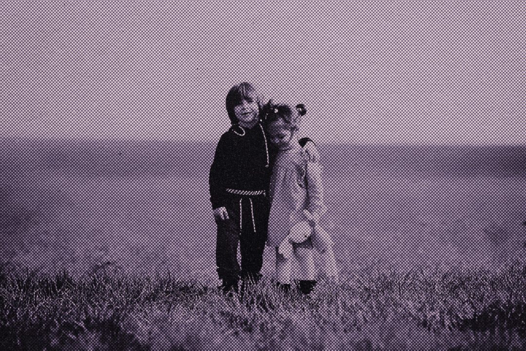 复古做旧颗粒半色调点状人像图片修图PS特效滤镜插件样机 Old Vintage Halftone Photo Effect 插件预设 第6张-素材湾丨精选海外优质设计素材资源 复古做旧颗粒半色调点状人像图片修图PS特效滤镜插件样机 Old Vintage Halftone Photo Effect 插件预设 sucaiwan.com