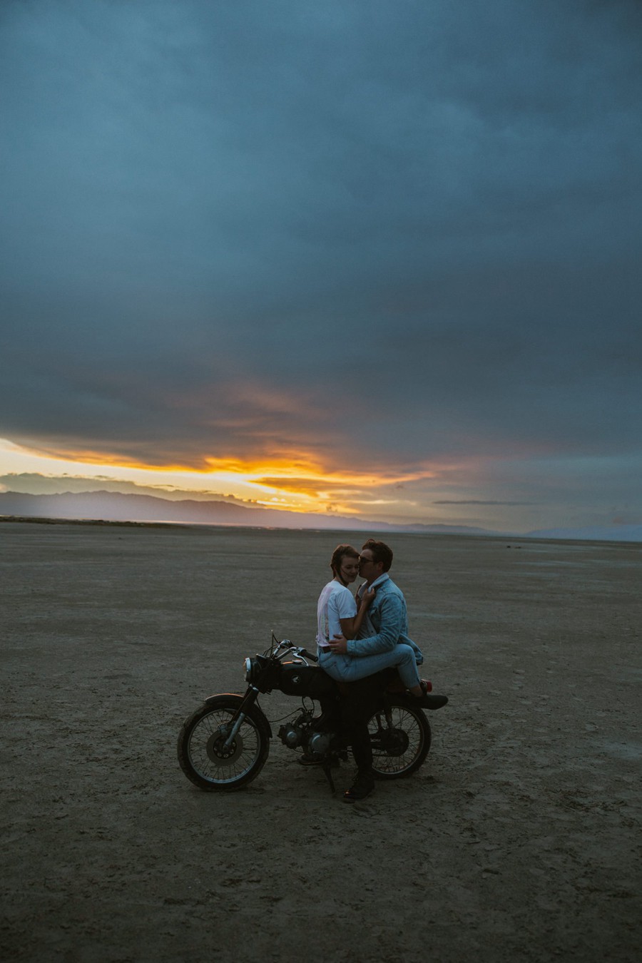 10种复古温暖翡翠琥珀色中性自然色彩/风光人像/人文摄影/婚礼摄影后期调色LR预设 AMBER PRESETS - Nathan Chanski 2.0 插件预设 sucaiwan.com