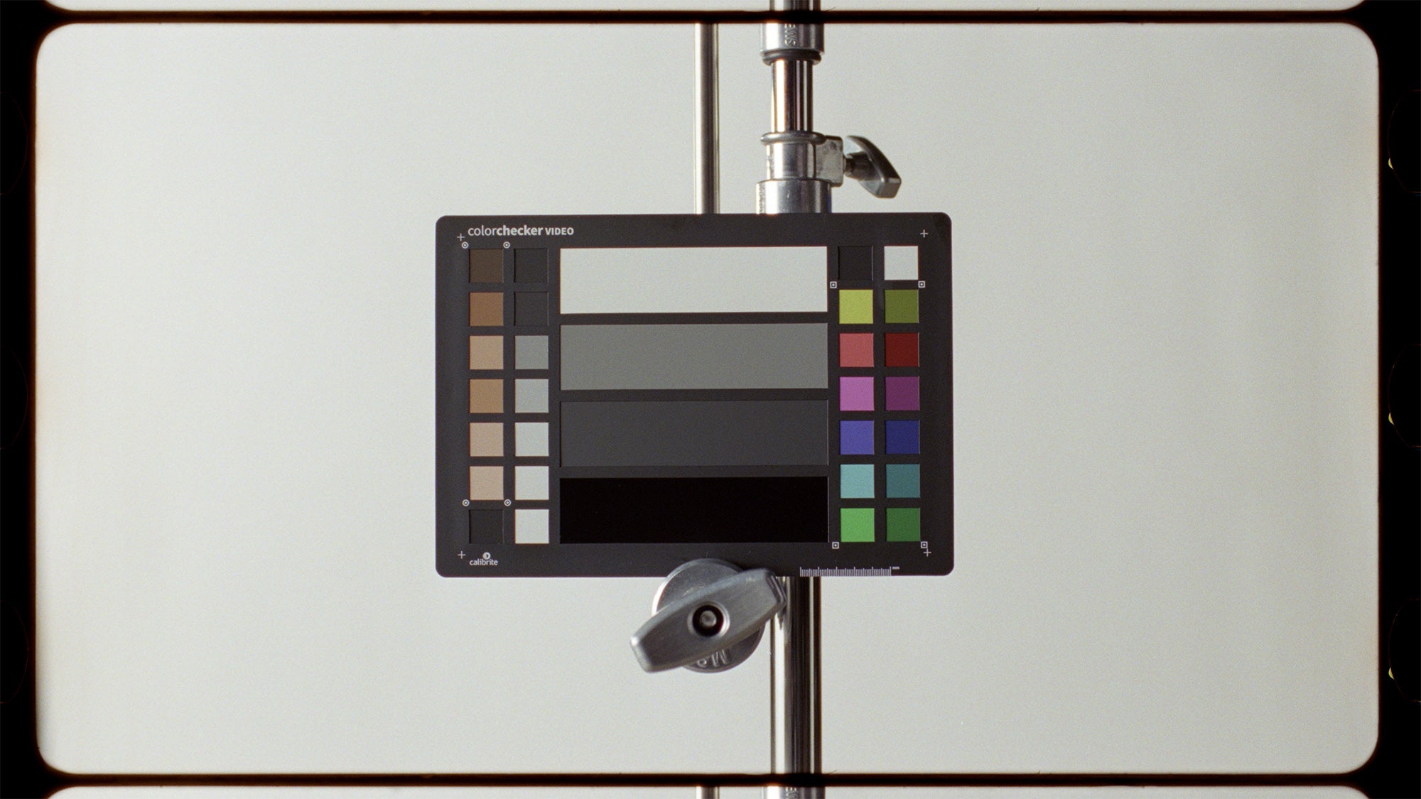 Juice Box - F1 Complete Package 49个复古柯达35mm胶片模拟仿真颗粒光晕色彩分级达芬奇节点+LUT 插件预设 sucaiwan.com