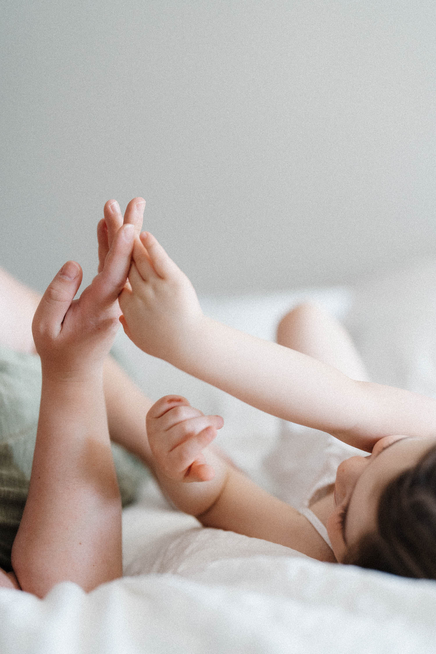 干净明亮精致家庭摄影新生儿宝宝摄影生活方式和婚礼摄影后期柔和明亮Lightroom预设 Heart & Lifestyle - Minimal Preset Collection 插件预设 第5张-素材湾丨精选海外优质设计素材资源 干净明亮精致家庭摄影新生儿宝宝摄影生活方式和婚礼摄影后期柔和明亮Lightroom预设 Heart & Lifestyle - Minimal Preset Collection 插件预设 sucaiwan.com