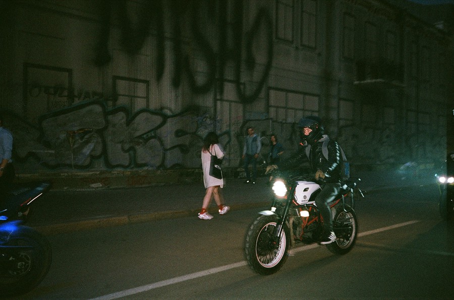 CineStill 800T 复古胶片模拟夜间摄影时尚人像扫街视频调色LUT + LR预设 + PS动作 插件预设 第2张-素材湾丨精选海外优质设计素材资源 CineStill 800T 复古胶片模拟夜间摄影时尚人像扫街视频调色LUT + LR预设 + PS动作 插件预设 sucaiwan.com