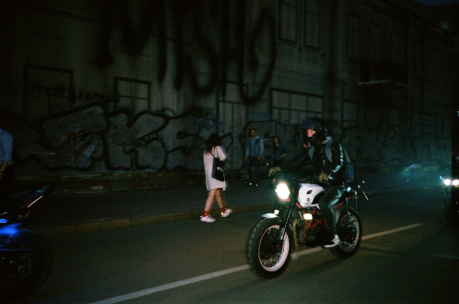 CineStill 800T 复古胶片模拟夜间摄影时尚人像扫街视频调色LUT + LR预设 + PS动作 插件预设 第3张-素材湾丨精选海外优质设计素材资源 CineStill 800T 复古胶片模拟夜间摄影时尚人像扫街视频调色LUT + LR预设 + PS动作 插件预设 sucaiwan.com