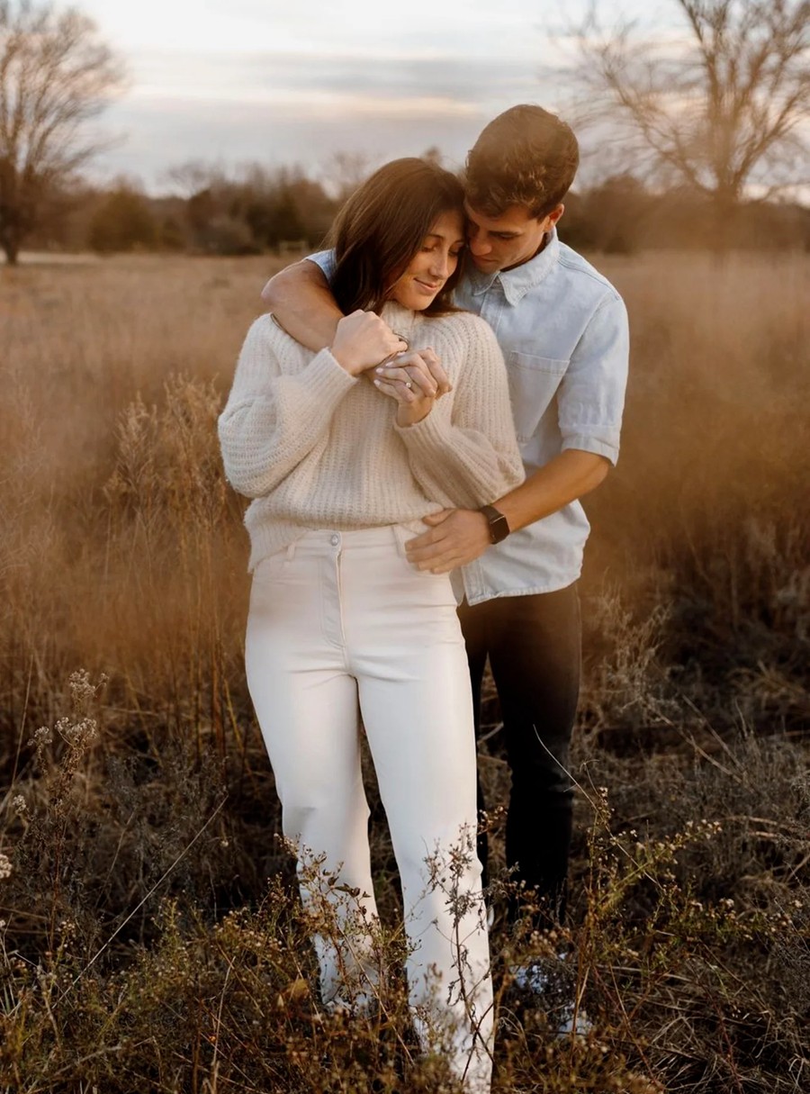 8种复古奶油色纯白色暖色黑白调婚礼人像风光人文扫街LR预设 DC PRESETS X CHELSEA REECE 插件预设 第5张-素材湾丨精选海外优质设计素材资源 8种复古奶油色纯白色暖色黑白调婚礼人像风光人文扫街LR预设 DC PRESETS X CHELSEA REECE 插件预设 sucaiwan.com